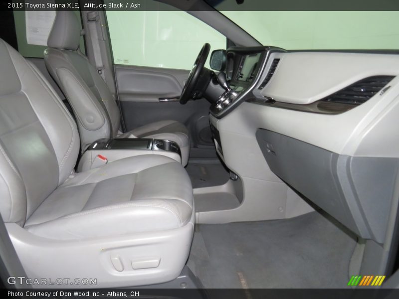 Attitude Black / Ash 2015 Toyota Sienna XLE
