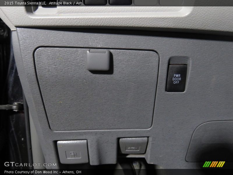Attitude Black / Ash 2015 Toyota Sienna XLE