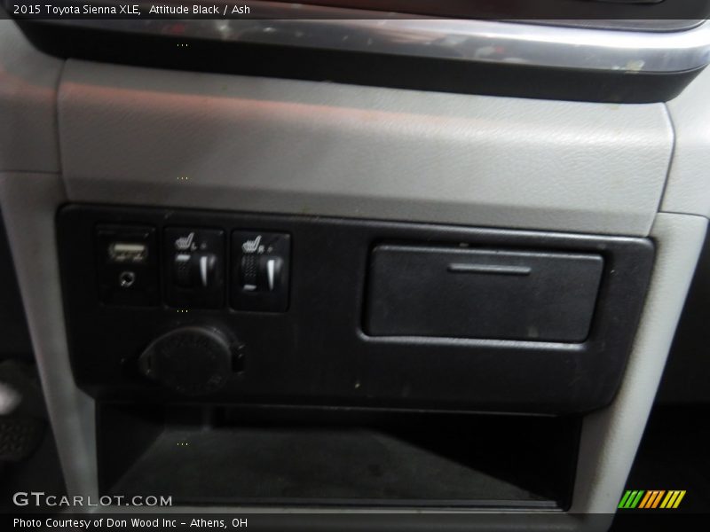 Attitude Black / Ash 2015 Toyota Sienna XLE