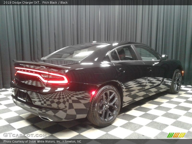 Pitch Black / Black 2019 Dodge Charger SXT