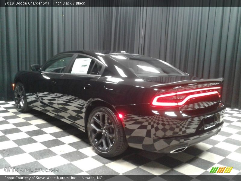 Pitch Black / Black 2019 Dodge Charger SXT