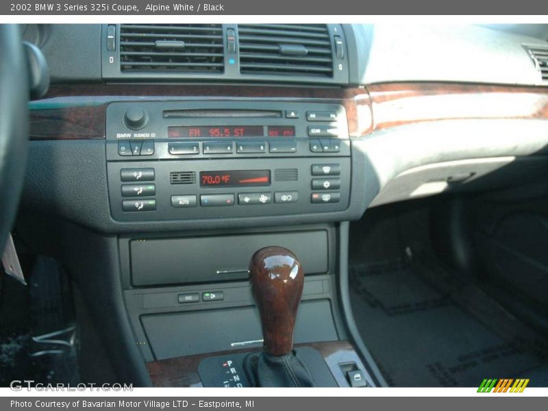 Alpine White / Black 2002 BMW 3 Series 325i Coupe