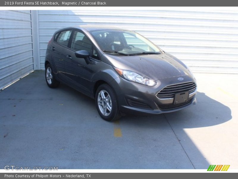 Magnetic / Charcoal Black 2019 Ford Fiesta SE Hatchback