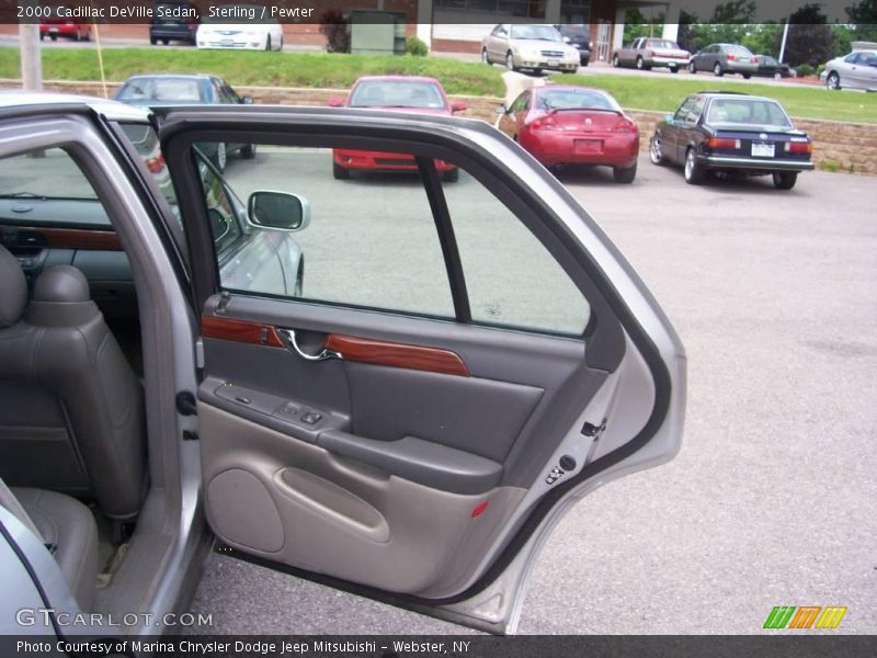 Sterling / Pewter 2000 Cadillac DeVille Sedan