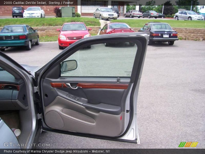 Sterling / Pewter 2000 Cadillac DeVille Sedan