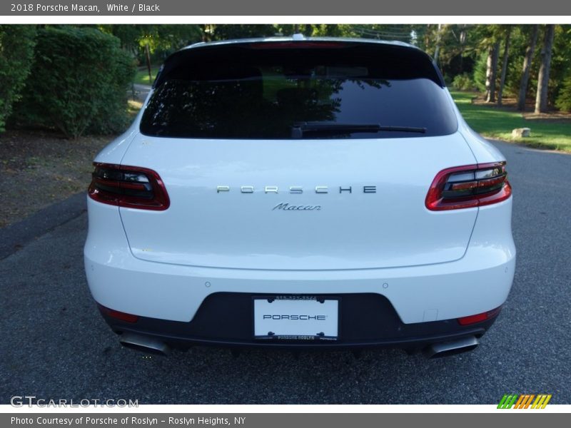 White / Black 2018 Porsche Macan