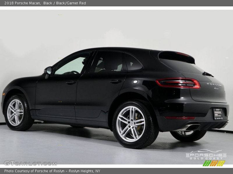 Black / Black/Garnet Red 2018 Porsche Macan