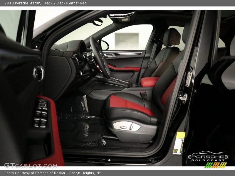 Black / Black/Garnet Red 2018 Porsche Macan