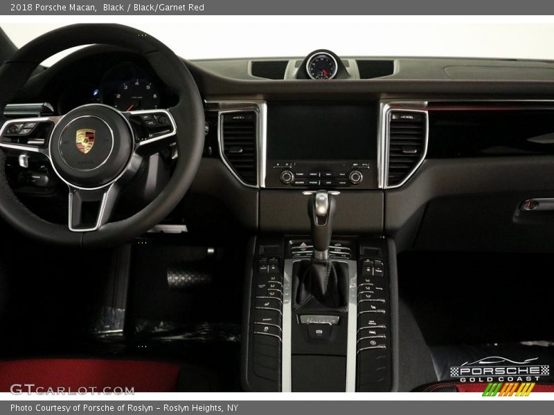 Black / Black/Garnet Red 2018 Porsche Macan