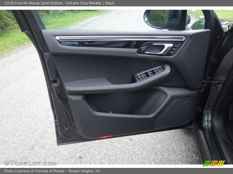 Volcano Grey Metallic / Black 2018 Porsche Macan Sport Edition