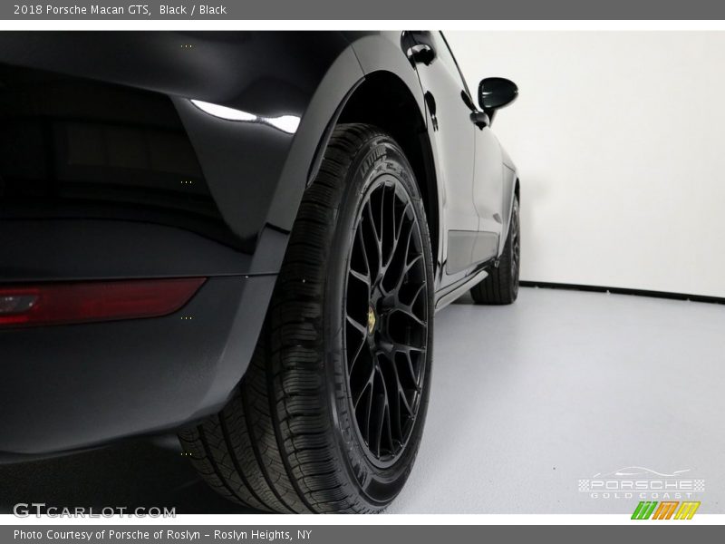 Black / Black 2018 Porsche Macan GTS
