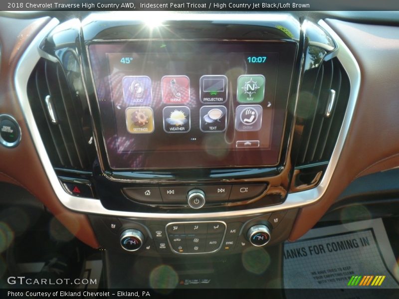 Iridescent Pearl Tricoat / High Country Jet Black/Loft Brown 2018 Chevrolet Traverse High Country AWD