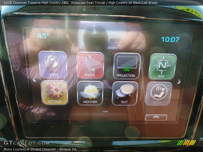 Iridescent Pearl Tricoat / High Country Jet Black/Loft Brown 2018 Chevrolet Traverse High Country AWD