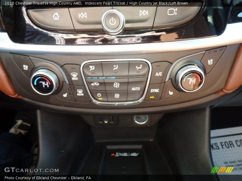 Iridescent Pearl Tricoat / High Country Jet Black/Loft Brown 2018 Chevrolet Traverse High Country AWD