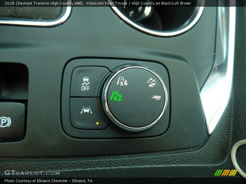 Iridescent Pearl Tricoat / High Country Jet Black/Loft Brown 2018 Chevrolet Traverse High Country AWD