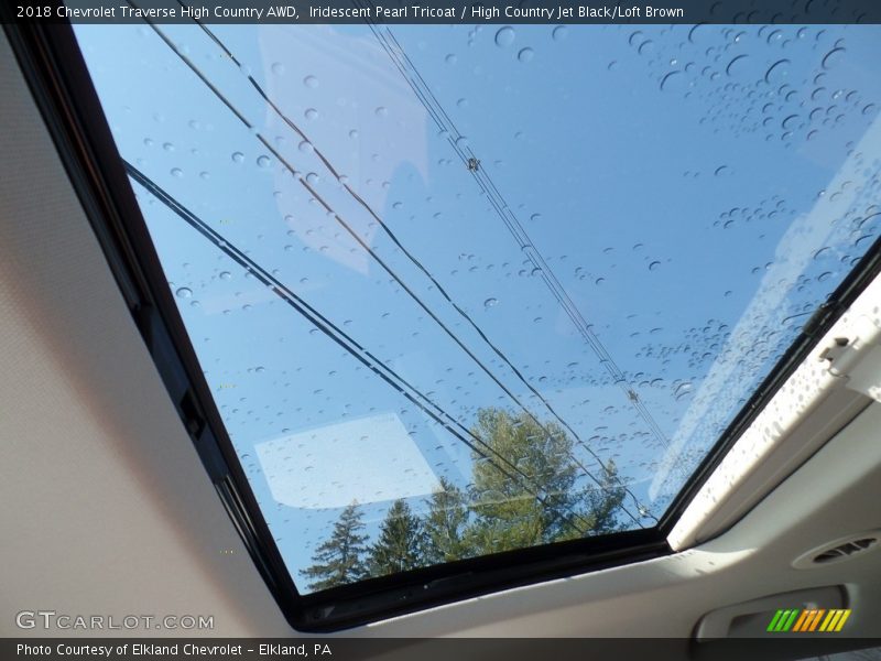 Iridescent Pearl Tricoat / High Country Jet Black/Loft Brown 2018 Chevrolet Traverse High Country AWD