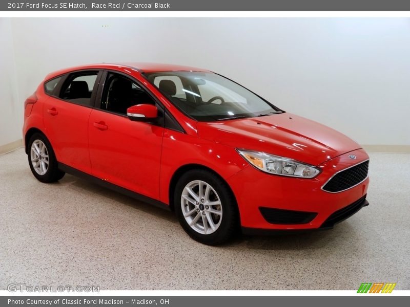 Race Red / Charcoal Black 2017 Ford Focus SE Hatch