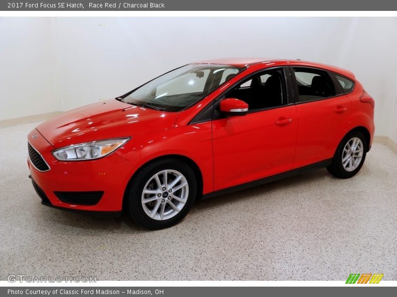 Race Red / Charcoal Black 2017 Ford Focus SE Hatch