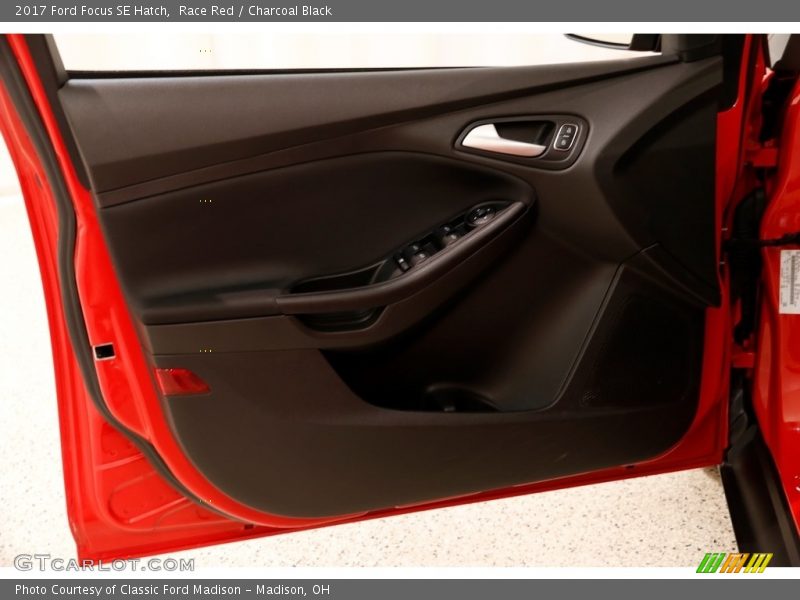 Race Red / Charcoal Black 2017 Ford Focus SE Hatch