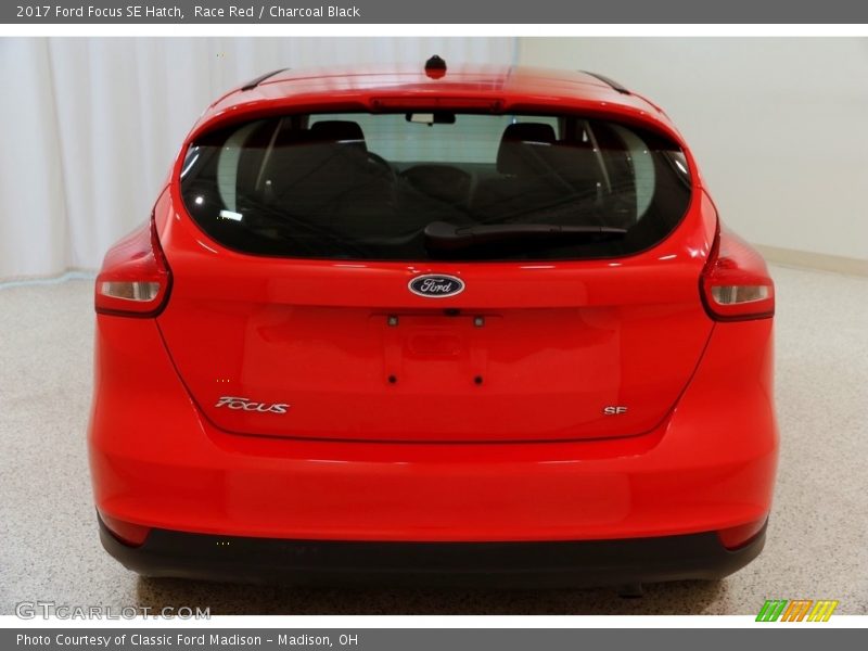 Race Red / Charcoal Black 2017 Ford Focus SE Hatch