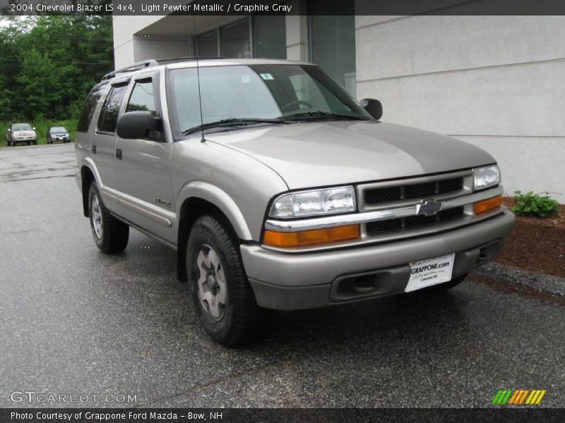 Light Pewter Metallic / Graphite Gray 2004 Chevrolet Blazer LS 4x4