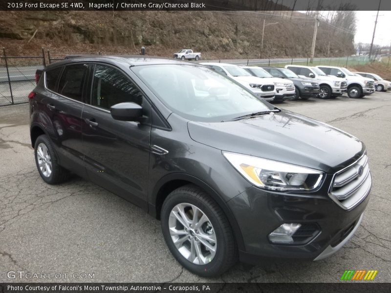 Magnetic / Chromite Gray/Charcoal Black 2019 Ford Escape SE 4WD