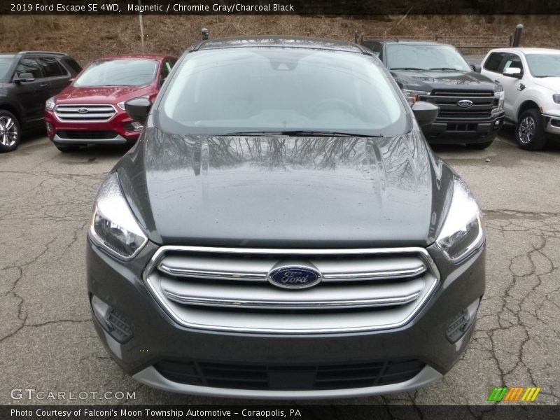 Magnetic / Chromite Gray/Charcoal Black 2019 Ford Escape SE 4WD