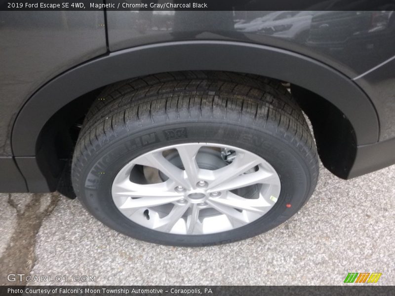 Magnetic / Chromite Gray/Charcoal Black 2019 Ford Escape SE 4WD