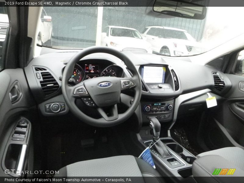 Magnetic / Chromite Gray/Charcoal Black 2019 Ford Escape SE 4WD