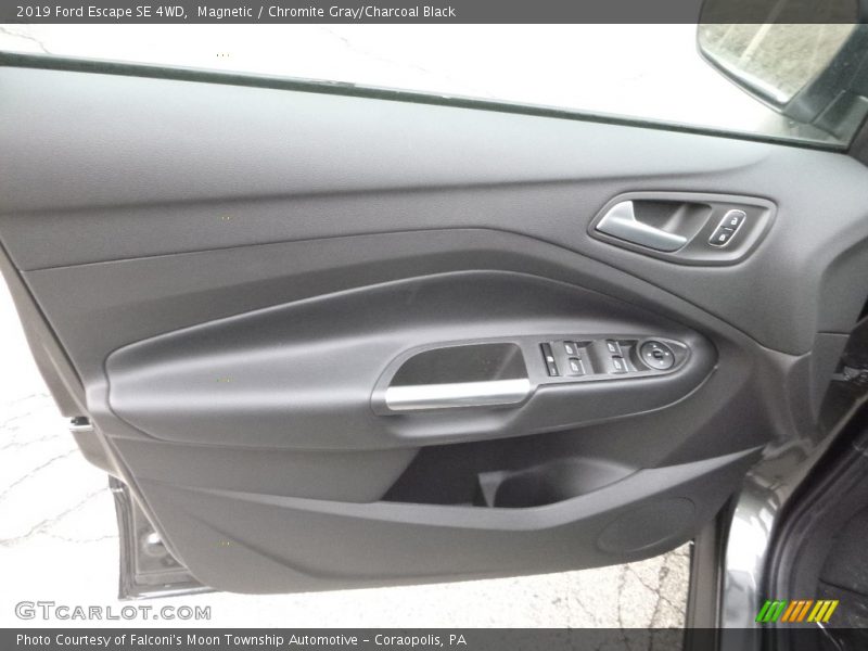 Magnetic / Chromite Gray/Charcoal Black 2019 Ford Escape SE 4WD