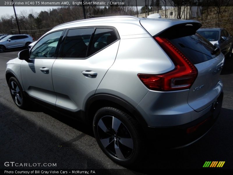 Bright Silver Metallic / Charcoal 2019 Volvo XC40 T5 Momentum AWD