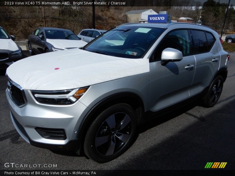 Bright Silver Metallic / Charcoal 2019 Volvo XC40 T5 Momentum AWD