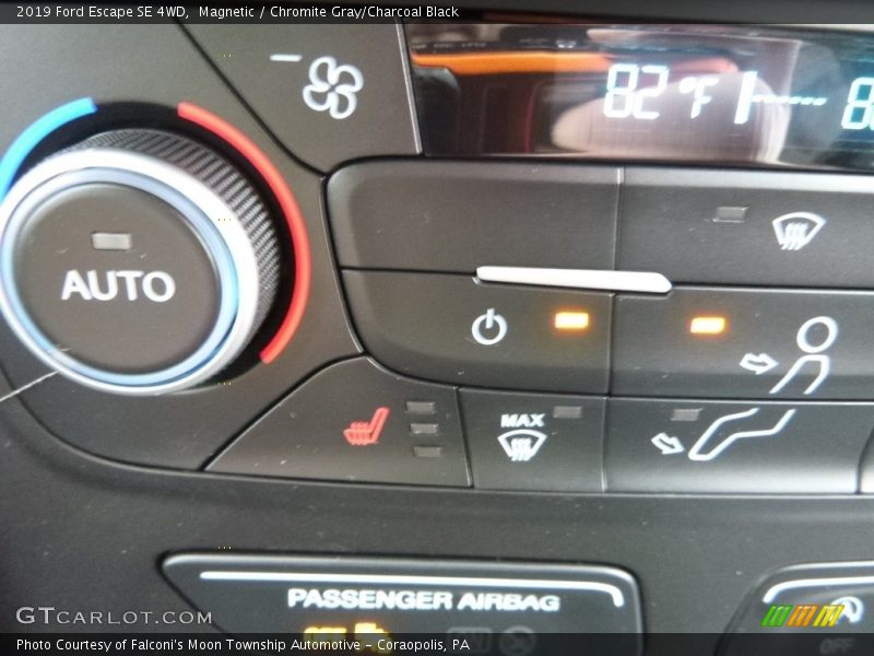 Magnetic / Chromite Gray/Charcoal Black 2019 Ford Escape SE 4WD