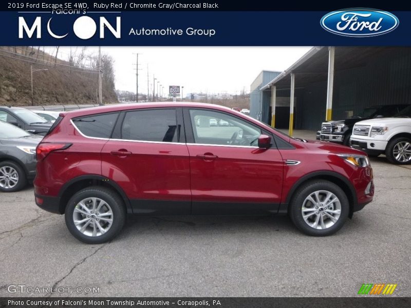 Ruby Red / Chromite Gray/Charcoal Black 2019 Ford Escape SE 4WD