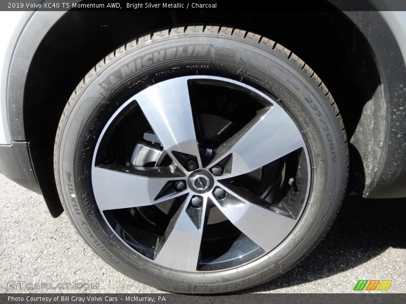 Bright Silver Metallic / Charcoal 2019 Volvo XC40 T5 Momentum AWD