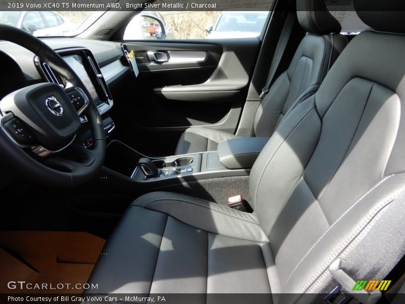 Bright Silver Metallic / Charcoal 2019 Volvo XC40 T5 Momentum AWD
