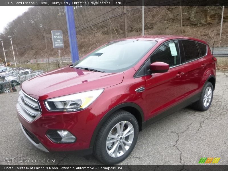 Ruby Red / Chromite Gray/Charcoal Black 2019 Ford Escape SE 4WD