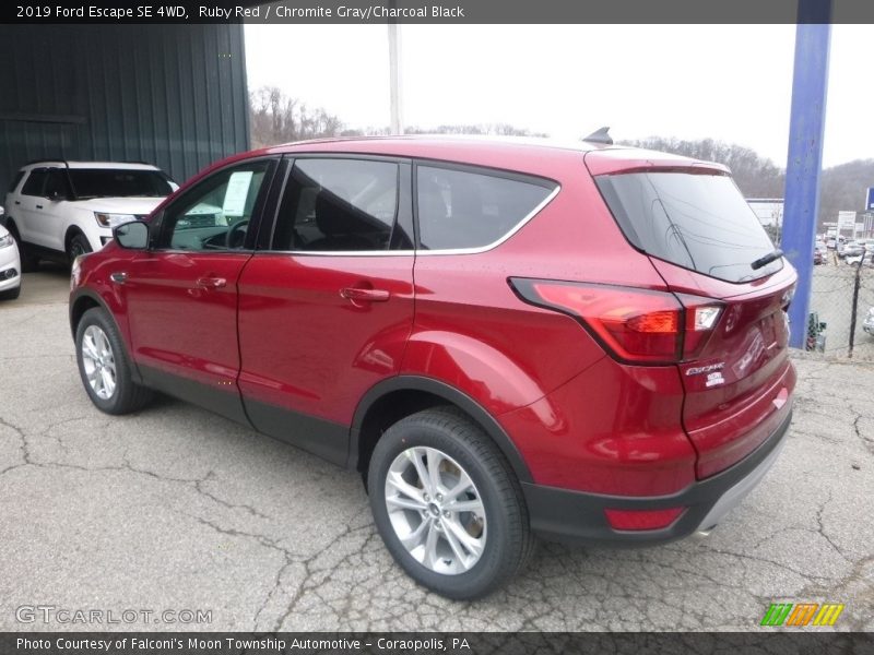 Ruby Red / Chromite Gray/Charcoal Black 2019 Ford Escape SE 4WD