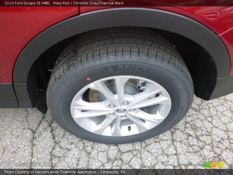Ruby Red / Chromite Gray/Charcoal Black 2019 Ford Escape SE 4WD