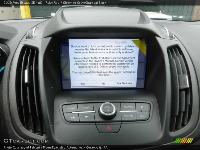 Ruby Red / Chromite Gray/Charcoal Black 2019 Ford Escape SE 4WD