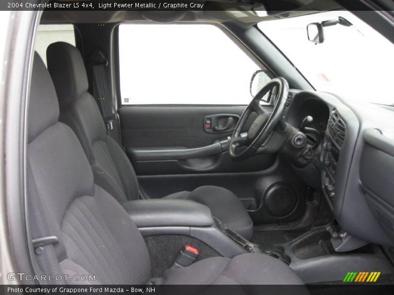 Light Pewter Metallic / Graphite Gray 2004 Chevrolet Blazer LS 4x4