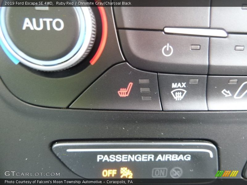 Ruby Red / Chromite Gray/Charcoal Black 2019 Ford Escape SE 4WD