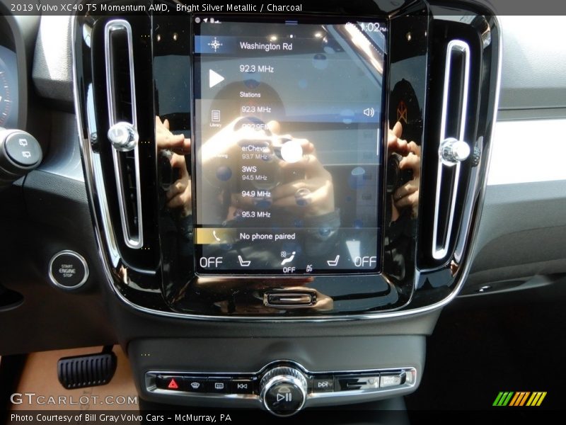 Bright Silver Metallic / Charcoal 2019 Volvo XC40 T5 Momentum AWD