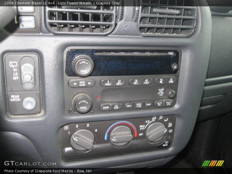 Light Pewter Metallic / Graphite Gray 2004 Chevrolet Blazer LS 4x4