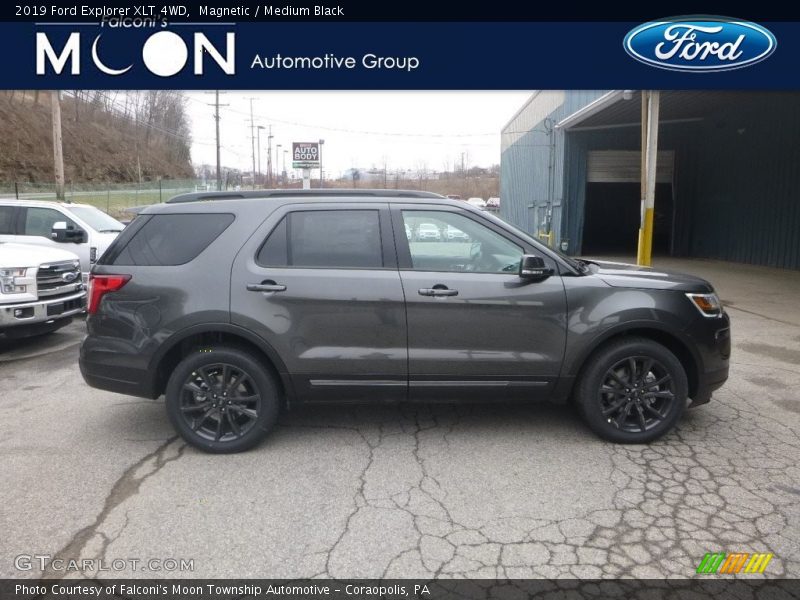 Magnetic / Medium Black 2019 Ford Explorer XLT 4WD