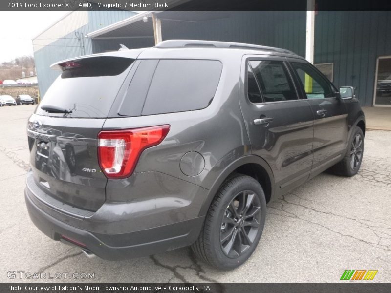 Magnetic / Medium Black 2019 Ford Explorer XLT 4WD