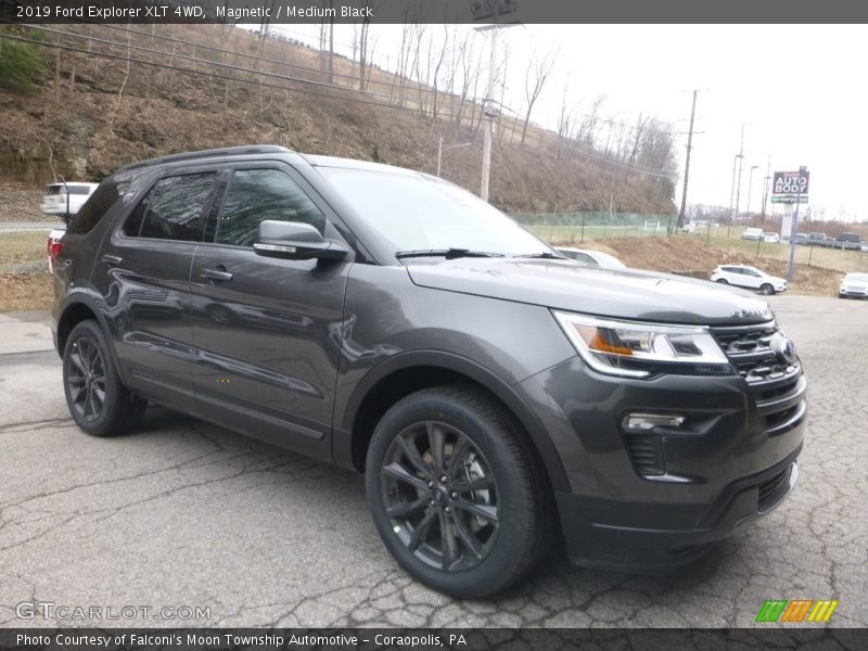 Magnetic / Medium Black 2019 Ford Explorer XLT 4WD