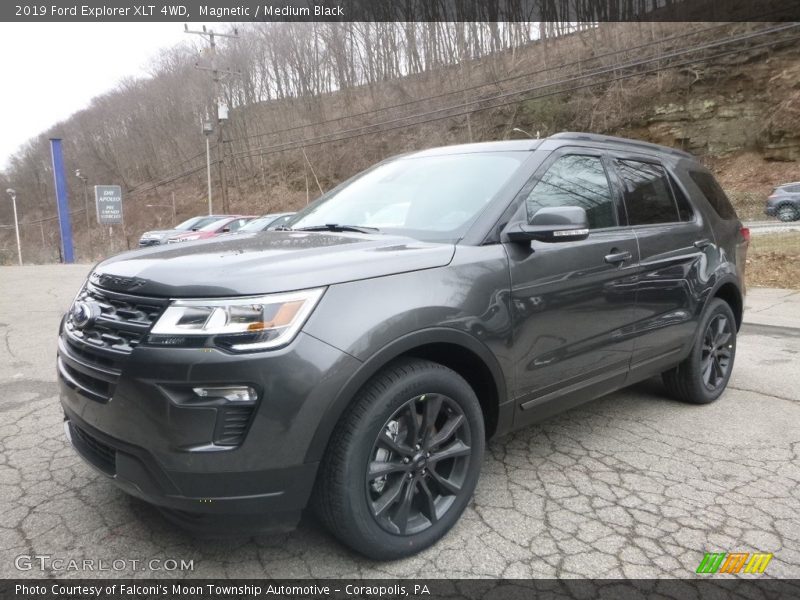 Magnetic / Medium Black 2019 Ford Explorer XLT 4WD