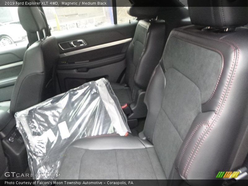Magnetic / Medium Black 2019 Ford Explorer XLT 4WD