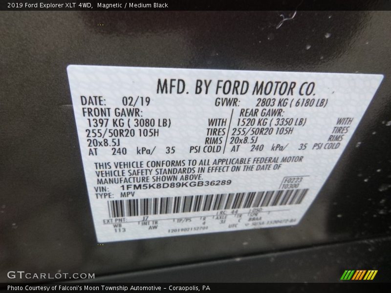 Magnetic / Medium Black 2019 Ford Explorer XLT 4WD